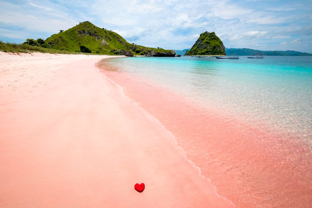 Pantai-PInk-Labuan-Bajo