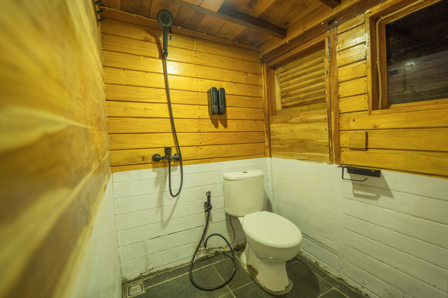 mastercabin_2_bathroom