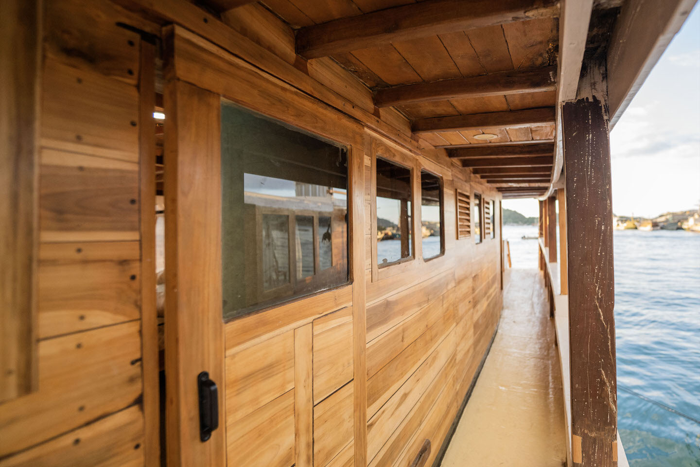 upperdeck_corridor
