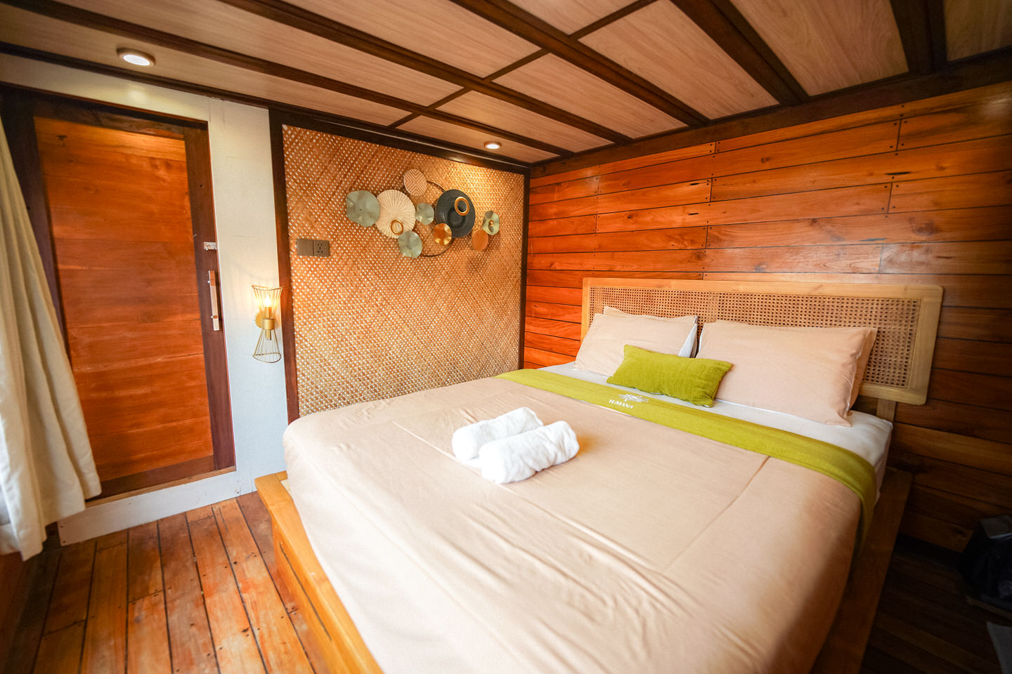 yumana sign_cabin_ud_3