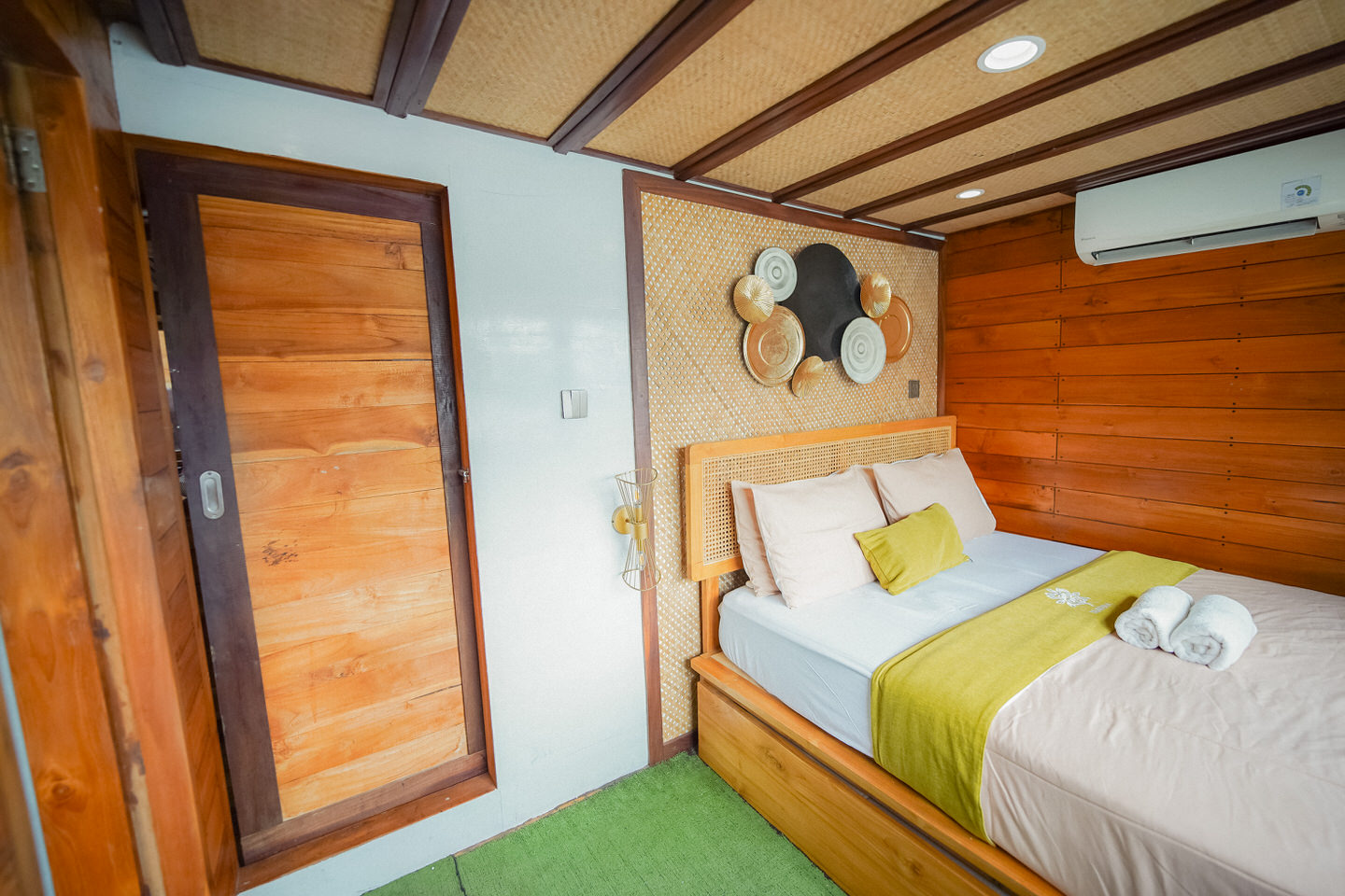 yumana_sign_cabin_md_3